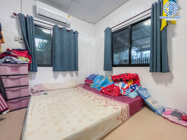 *****บ้านแฝดมือสองย่านนนทบุรี ม.อาสาเฮ้าส์5 กาญจนาภิเษก #หลังมุม เนื้อที่ 36 ตร.ว. ฟังก์ชัน 2 ห้องนอน 1 ห้องน้ำ 1 ที่จอดรถ บ้านชั้นเดียว พื้นที่กว้างขวาง แถมฟรี! 3 เครื่องปรับอากาศ ทำเลเงียบสงบ ใกล้รถไฟฟ้าสายสีม่วง "สถานีตลาดบางใหญ่" และทางด่วน "กาญจนาภิเษก"